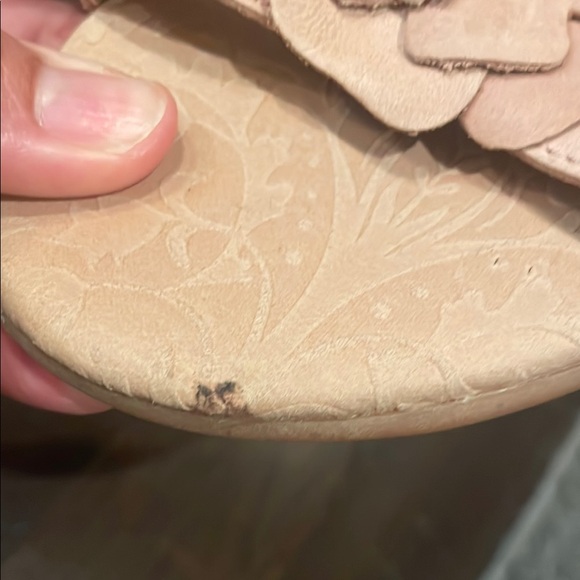 b.o.c. Pink Floral Sandals with Rosette Size 10 - Picture 3 of 5